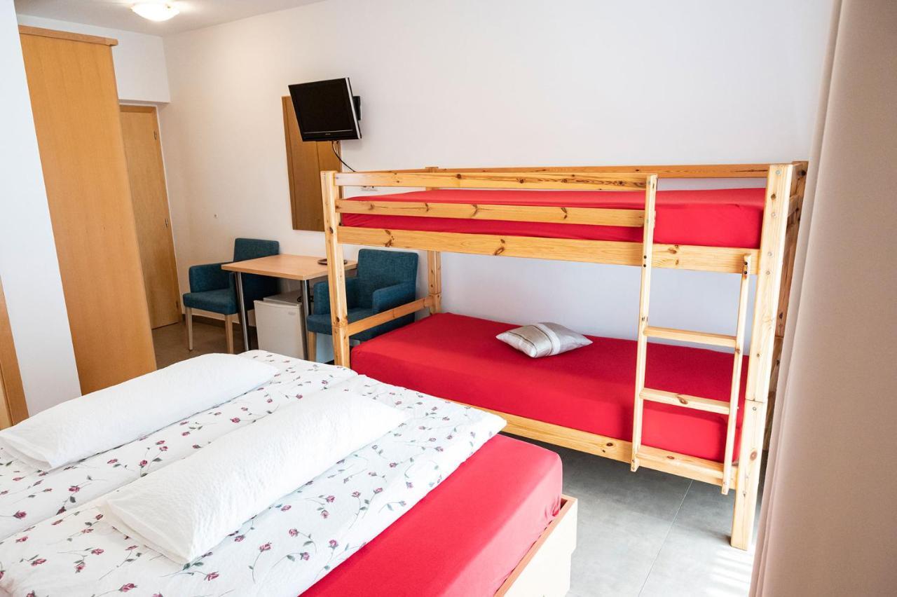 Hotel Garni Birkenau San Martino in Passiria Esterno foto